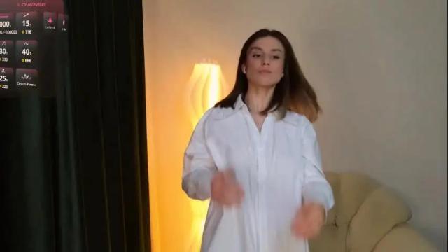 Image 4 of _esmeraldiyaa_ Stream on Chaturbate on 6 months ago