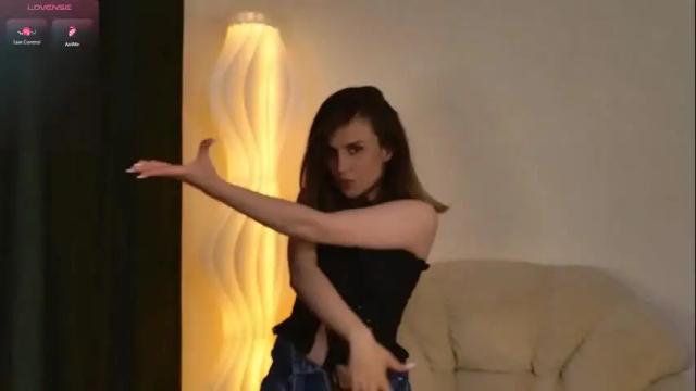 Image 4 of _esmeraldiyaa_ Stream on Chaturbate on 5 months ago