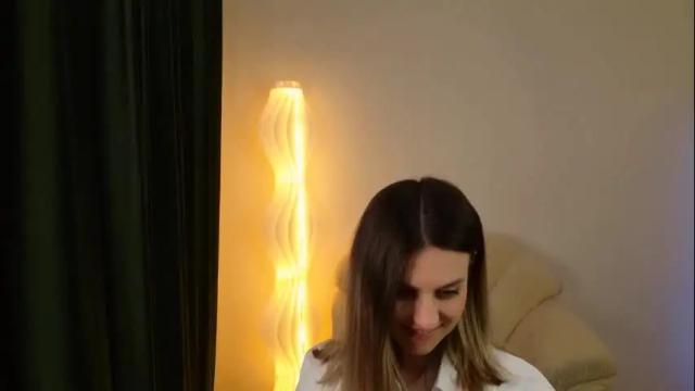 Image 4 of _esmeraldiyaa_ Stream on Chaturbate on 5 months ago