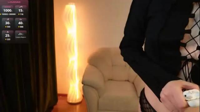 Image 2 of _esmeraldiyaa_ Stream on Chaturbate on 5 months ago