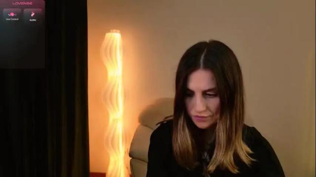 Image 4 of _esmeraldiyaa_ Stream on Chaturbate on 5 months ago