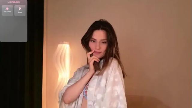 Image 7 of _esmeraldiyaa_ Stream on Chaturbate on 4 months ago