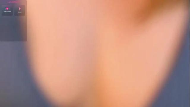 Image 2 of _esmeraldiyaa_ Stream on Chaturbate on 3 months ago
