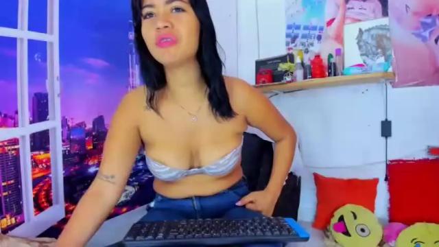 Image 3 of _gianna_18 Stream on Chaturbate on 17 months ago