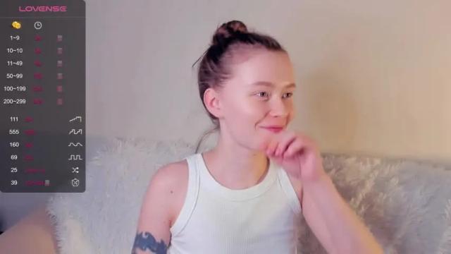 Image 2 of _hollydolly_ Stream on Chaturbate on 14 months ago