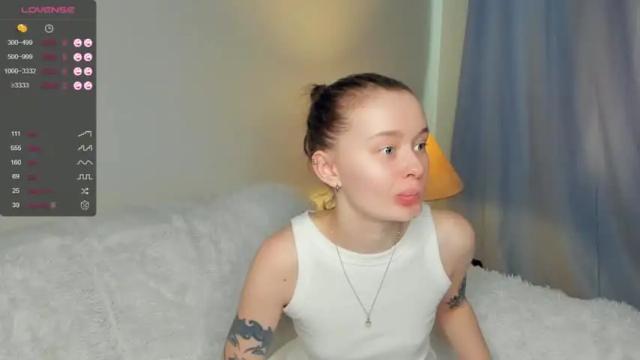 Image 2 of _hollydolly_ Stream on Chaturbate on 14 months ago