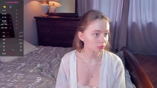 Image 2 of _hollydolly_ Stream on Chaturbate on 13 months ago