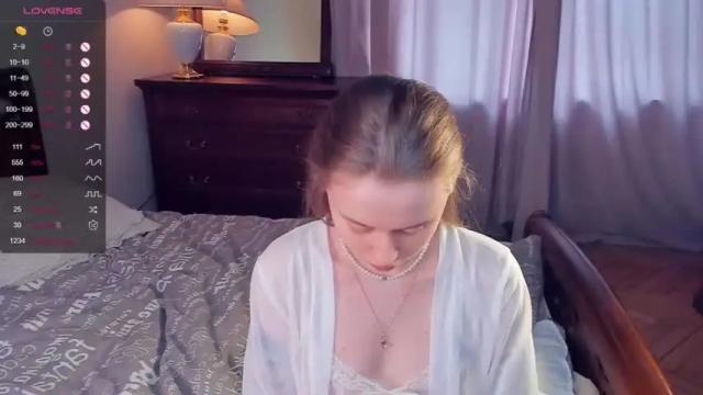 Image 7 of _hollydolly_ Stream on Chaturbate on 13 months ago