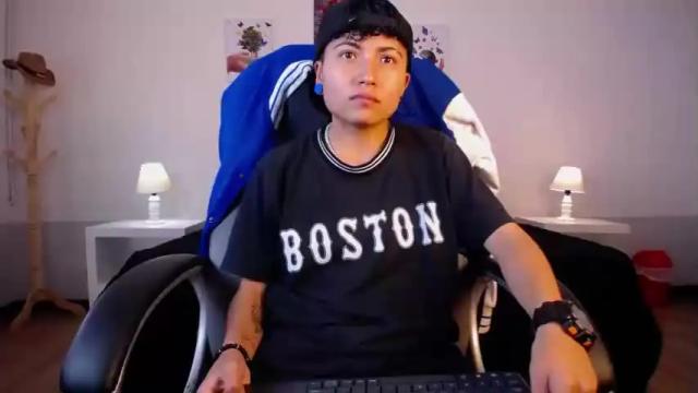 Image 2 of _ian_25 Stream on Chaturbate on 18 months ago