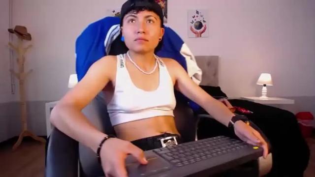 Image 3 of _ian_25 Stream on Chaturbate on 18 months ago