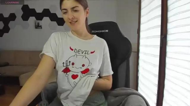 Image 2 of _just_a_simple_girl Stream on Chaturbate on 15 months ago