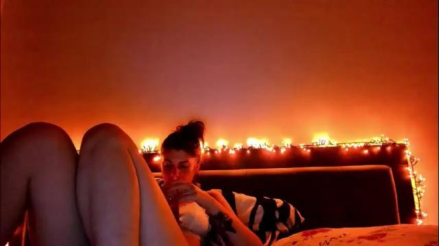 Image 4 of _just_a_simple_girl Stream on Chaturbate on 2 months ago