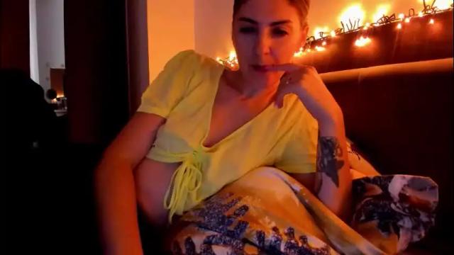 Image 3 of _just_a_simple_girl Stream on Chaturbate on 25 days ago