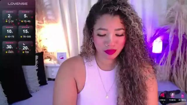 Image 6 of _kimmysantos_ Stream on Chaturbate on 14 months ago