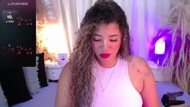 Image 8 of _kimmysantos_ Stream on Chaturbate on 14 months ago