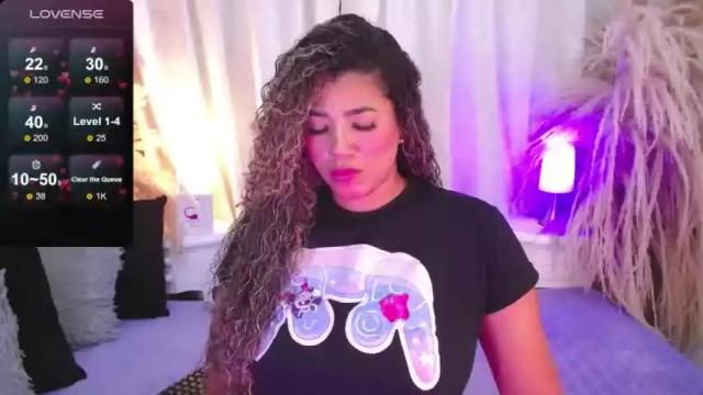Image 4 of _kimmysantos_ Stream on Chaturbate on 14 months ago