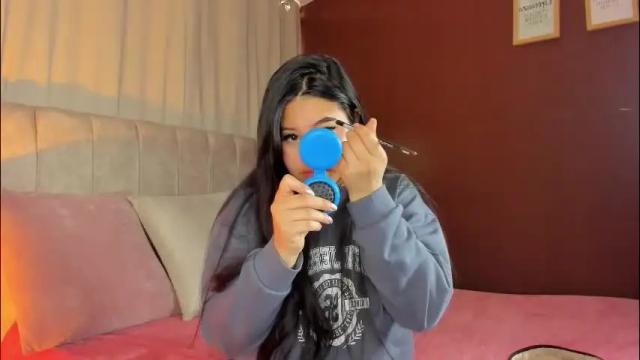 Image 4 of _little_ivy Stream on Chaturbate on 1 month ago
