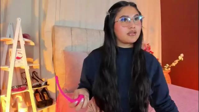 Image 2 of _little_ivy Stream on Chaturbate on 1 month ago