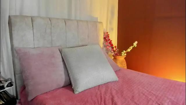 Image 2 of _little_ivy Stream on Chaturbate on 27 days ago