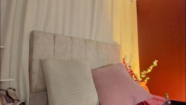 Image 2 of _little_ivy Stream on Chaturbate on 27 days ago