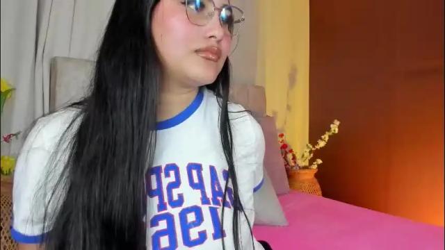 Image 2 of _little_ivy Stream on Chaturbate on 22 days ago