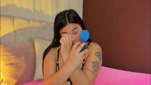 Image 3 of _little_ivy Stream on Chaturbate on 2 days ago
