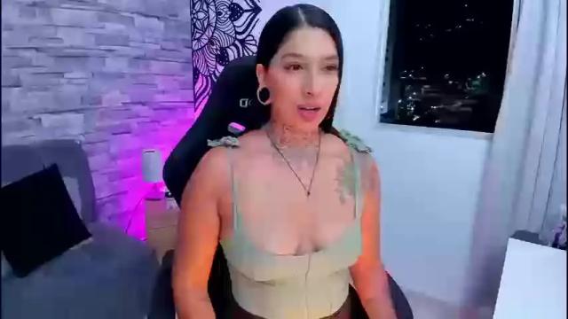 Image 4 of _louane_bour Stream on Chaturbate on 1 month ago