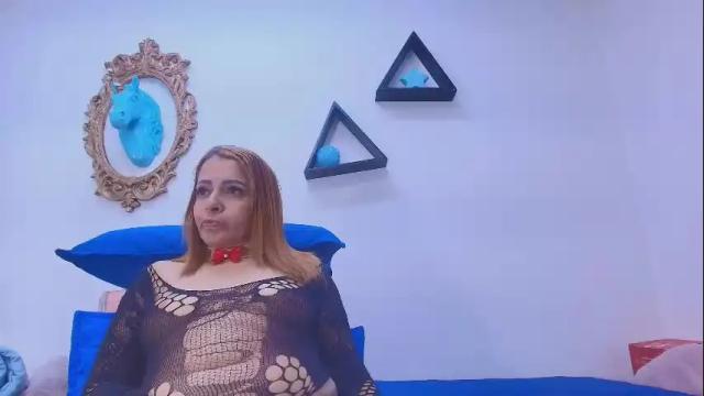 Image 2 of _luna_caliente Stream on Chaturbate on 7 months ago