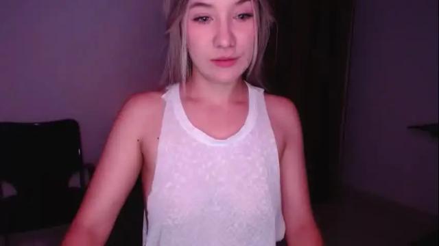 Image 4 of _lunablondie_ Stream on Chaturbate on 1 month ago