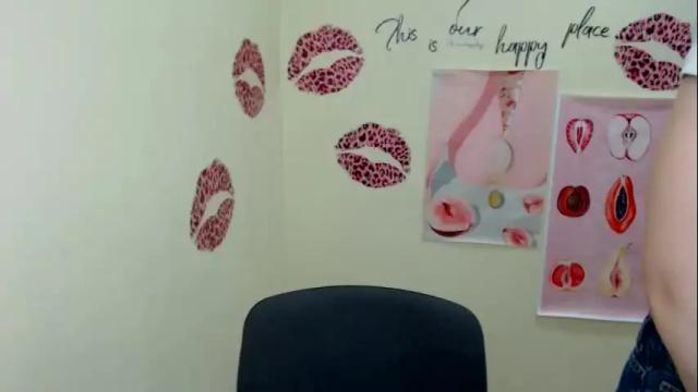 Image 2 of _mademoiselle_e Stream on Chaturbate on 2 months ago