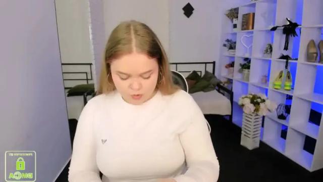 Image 2 of _oliviaaa_ Stream on Chaturbate on 19 months ago