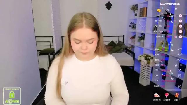 Image 3 of _oliviaaa_ Stream on Chaturbate on 19 months ago