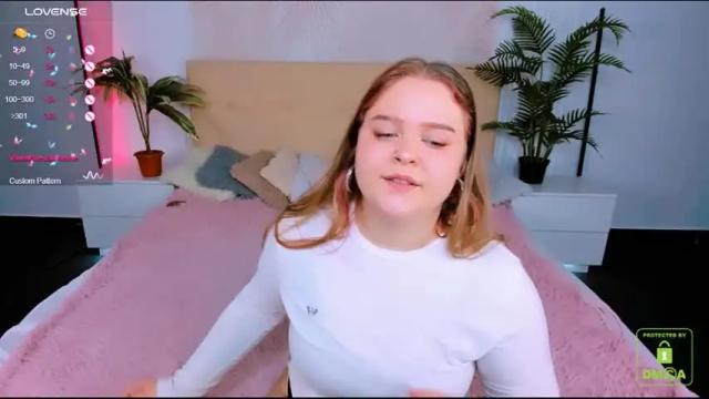 Image 3 of _oliviaaa_ Stream on Chaturbate on 18 months ago