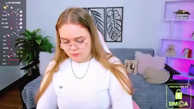 Image 4 of _oliviaaa_ Stream on Chaturbate on 18 months ago