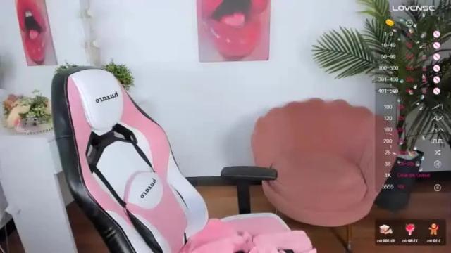 Image 8 of _oliviaaa_ Stream on Chaturbate on 18 months ago