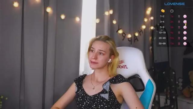 Image 2 of _ramona__ Stream on Chaturbate on 13 months ago