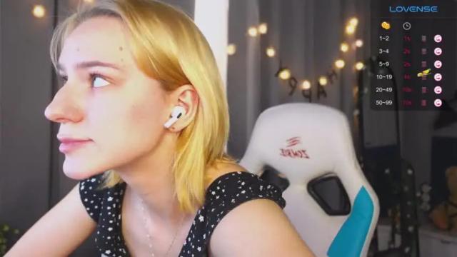 Image 6 of _ramona__ Stream on Chaturbate on 13 months ago
