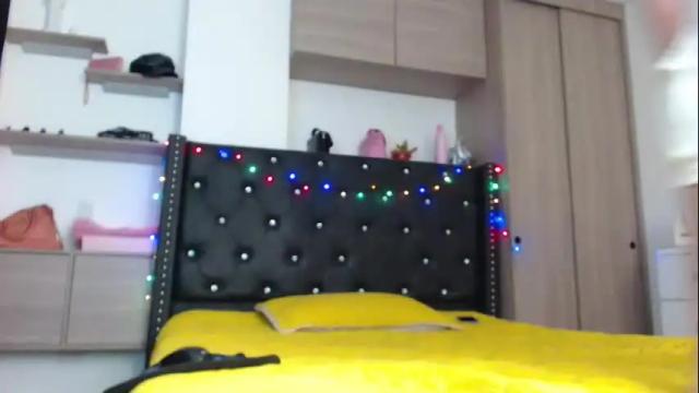 Image 4 of _ravenna_ Stream on Chaturbate on 2 months ago