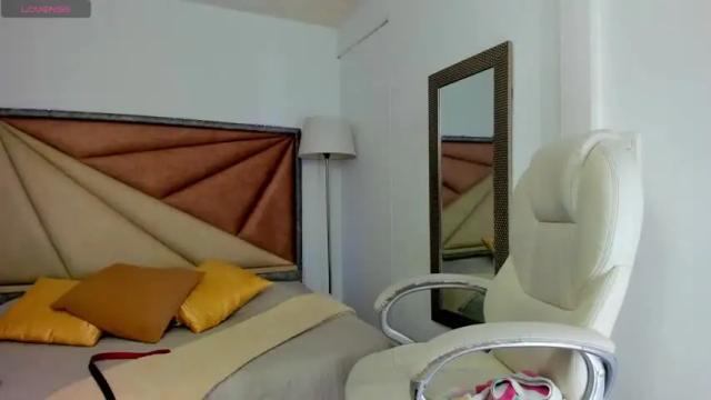 Image 2 of _ravenreyes Stream on Chaturbate on 15 months ago