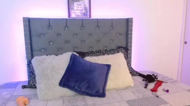 Image 2 of _reddapple Stream on Chaturbate on 14 months ago