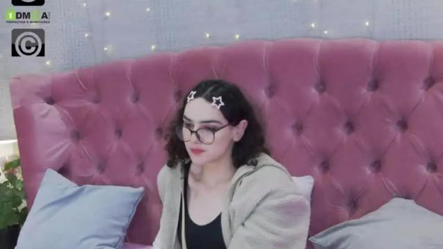 Image 3 of _rosalia_s Stream on Chaturbate on 13 months ago