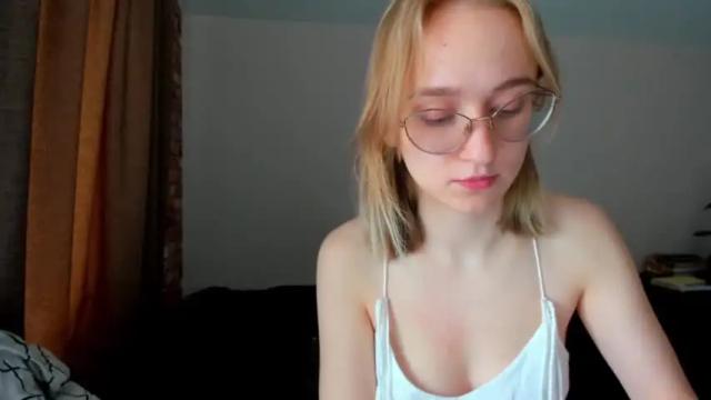 Image 11 of _ruby_kim Stream on Chaturbate on 14 months ago