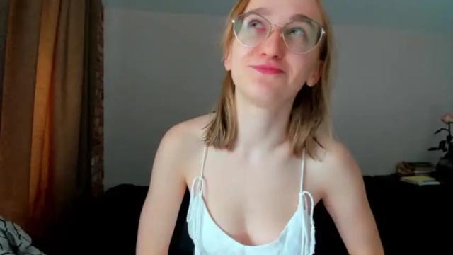 Image 2 of _ruby_kim Stream on Chaturbate on 14 months ago