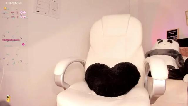 Image 2 of _sofiaa__ Stream on Chaturbate on 15 months ago