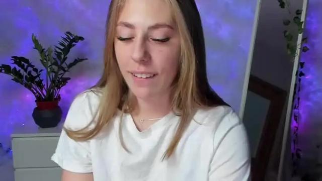 Image 4 of _strawbeerry_ Stream on Chaturbate on 22 months ago