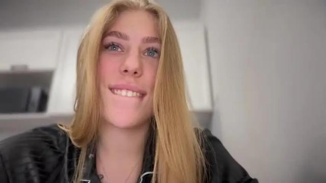 Image 4 of _strawbeerry_ Stream on Chaturbate on 21 months ago