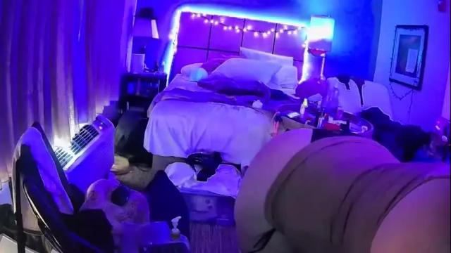 Image 6 of _toofunnysluts_ Stream on Chaturbate on 3 months ago