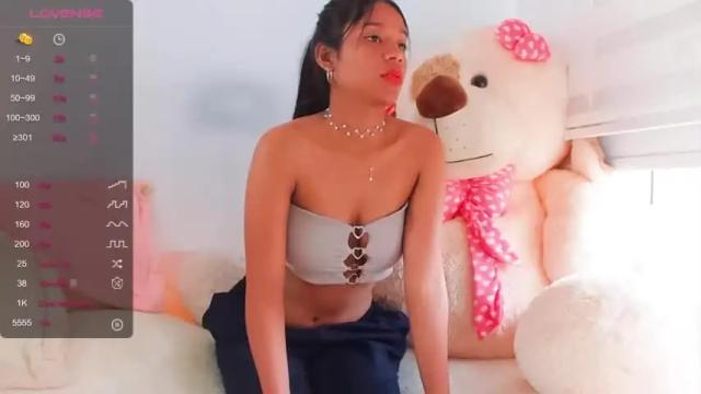 Image 7 of _universitymodel Stream on Chaturbate on 16 months ago