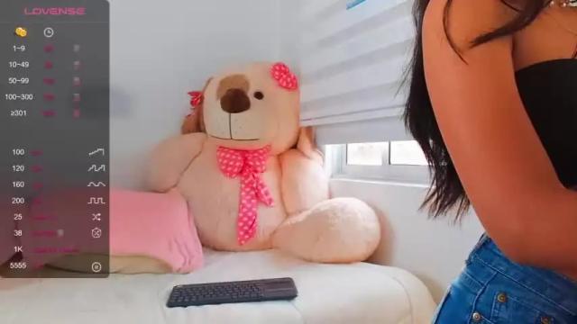 Image 4 of _universitymodel Stream on Chaturbate on 16 months ago