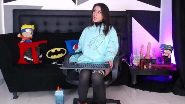 Image 4 of _valentona_ Stream on Chaturbate on 16 months ago